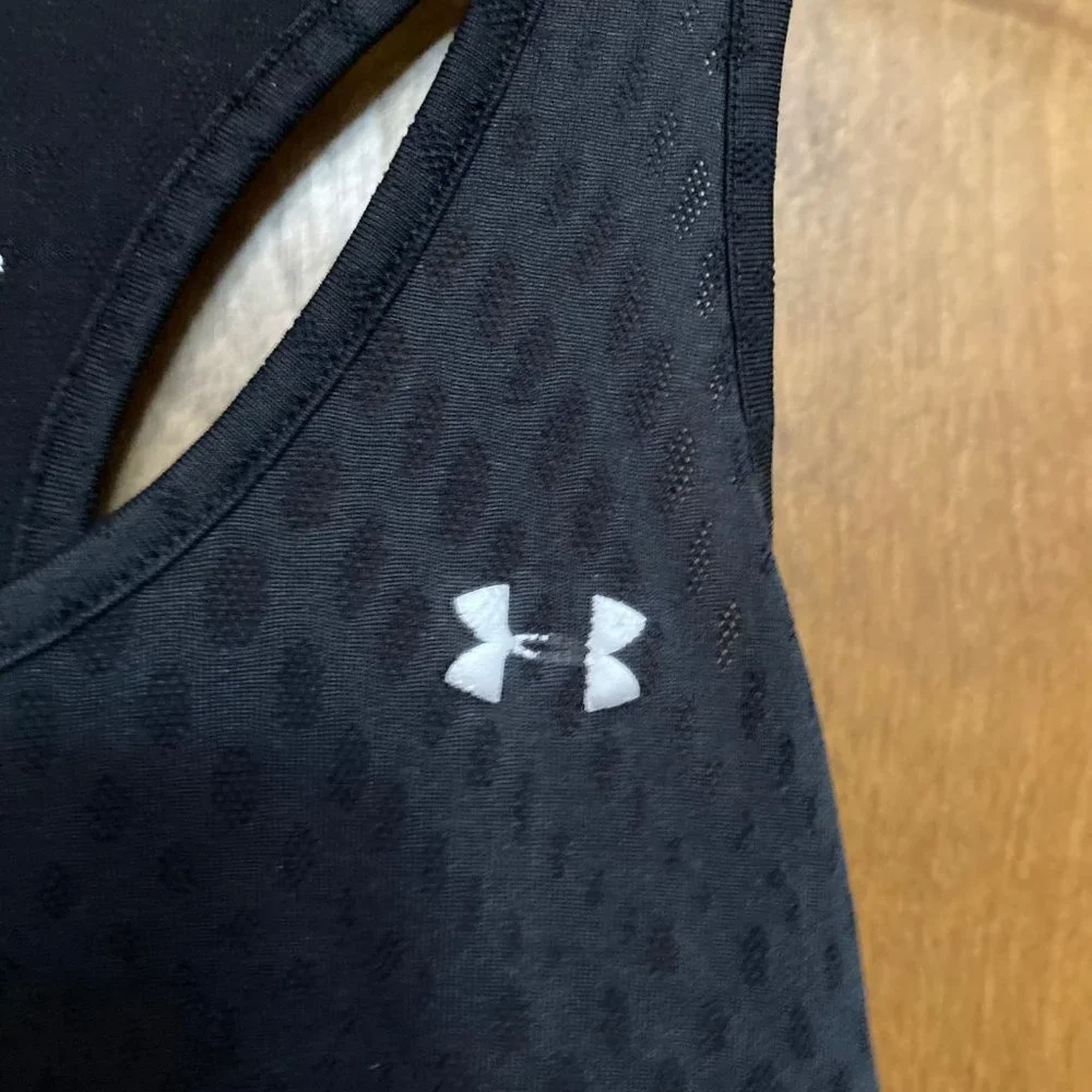 Under Armour Mesh Heatgear Loose Fit Black Tank  Size: Extra Small - Picture 3 of 15
